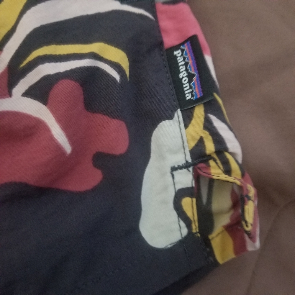Patagonia Barely Baggies Shorts - Picture 4 of 7